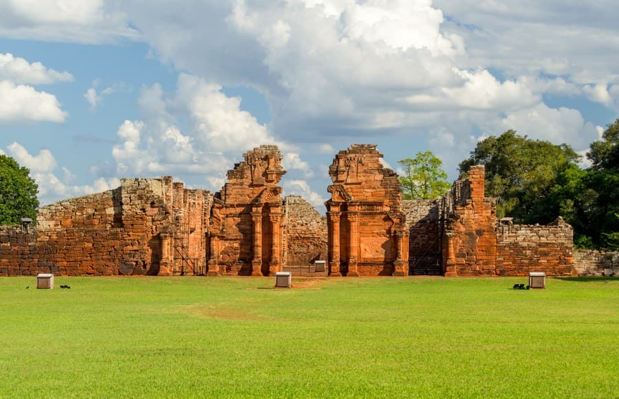 Ruinas de San Ignacio cerca de Hotel Ceferino